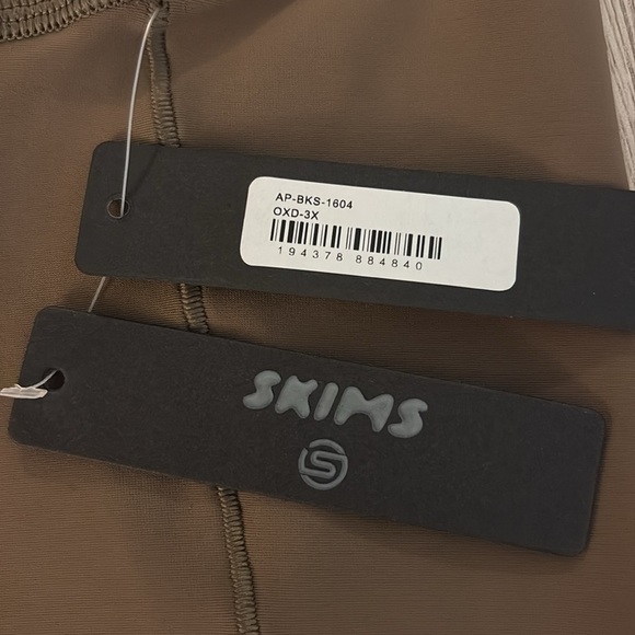 New SKIMS 3X Performance High Waist Smooth Brown Bike Shorts Stretch Activewear - Picture 5 of 8